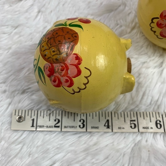 Vintage large round hand painted pineapple S&P - Picture 3 of 8